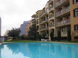 Camping Pas Cher vous présente avec son site Officiel campingpascher.fr, la Résidence Apartaments Comte D'Empuries classé 3 étoiles, située sur la commune de Empuriabrava dans le département Gérone (Catalogne) en Espagne. La résidence Apartaments Comte D'Empuries vous propose un hébergement de type appartement de 35 m² pour 4 personnes avec climatisation (télévision). Cet hébergement propose plus de 85 dates différentes pour réserver ! Pour dévouvrir la période la moins chère, consultez la rubrique 'Tarifs' et sélectionnez votre mois de départ. L'établissement vous propose 6 autres types d'hébergements. Découvrez tous nos séjours à petits prix dans la commune et aux alentours de Empuriabrava du département : Gérone (Catalogne). Les Avis clients pour la Résidence Apartaments Comte D'Empuries sont excellents avec une note moyenne de 9 sur 10. Piscine extérieure, Club enfants, Aire de jeux enfants, Centre équestre, Court de tennis, Cyclisme, Jet-ski, Planche à voile, Plongée, Randonnée, Salle de jeux vidéo, Ski nautique, Terrain de basketball, Terrain de beach-volley, Terrain de football, Voile, Restaurant,... En savoir plus : cliquez-ICI.