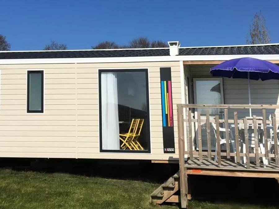 Camping Pas Cher vous présente avec son site Officiel campingpascher.fr, le Camping Du Val classé 3 étoiles, situé sur la commune de Erquy dans le département Côtes-d'armor (Bretagne) en France. Le camping Du Val vous propose un hébergement de type mobil-home de 32 m² (télévision). Cet hébergement propose plus de 54 dates différentes pour réserver ! Pour dévouvrir la période la moins chère, consultez la rubrique 'Tarifs' et sélectionnez votre mois de départ. L'établissement vous propose 15 autres types d'hébergements. Découvrez tous nos séjours à petits prix dans la commune et aux alentours de Erquy du département : Côtes-d'armor (Bretagne). Les Avis clients pour le Camping Du Val sont excellents avec une note moyenne de 8 sur 10. Piscine couverte, Piscine extérieure, Animations familiales, Club enfants, Aire de jeux enfants, Cyclisme, Ping-pong, Pétanque, Randonnée, Bar, Brasserie, Créperie, Dépôt de pain, Pizzeria, Snack/Bar,... En savoir plus : cliquez-ICI.