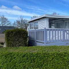 Camping Pas Cher vous présente avec son site Officiel campingpascher.fr, le Camping Du Val classé 3 étoiles, situé sur la commune de Erquy dans le département Côtes-d'armor (Bretagne) en France. Le camping Du Val vous propose un hébergement de type mobil-home (télévision). L'établissement vous propose 15 autres types d'hébergements. Découvrez tous nos séjours à petits prix dans la commune et aux alentours de Erquy du département : Côtes-d'armor (Bretagne). Les Avis clients pour le Camping Du Val sont excellents avec une note moyenne de 8 sur 10. Piscine couverte, Piscine extérieure, Animations familiales, Club enfants, Aire de jeux enfants, Cyclisme, Ping-pong, Pétanque, Randonnée, Bar, Brasserie, Créperie, Dépôt de pain, Pizzeria, Snack/Bar,... En savoir plus : cliquez-ICI.