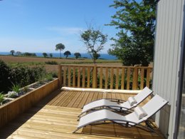 Camping Pas Cher vous présente avec son site Officiel campingpascher.fr, le Camping Paradis - Bellevue classé 4 étoiles, situé sur la commune de Erquy dans le département Côtes-d'armor (Bretagne) en France. Le camping Paradis - Bellevue vous propose un hébergement de type mobil-home de 40 m² (télévision). L'établissement vous propose 10 autres types d'hébergements. Découvrez tous nos séjours à petits prix dans la commune et aux alentours de Erquy du département : Côtes-d'armor (Bretagne). Les Avis clients pour le Camping Paradis - Bellevue sont excellents avec une note moyenne de 8 sur 10. Mer, Parc aquatique, Piscine couverte, Piscine extérieure, Animations familiales, Club ados, Club enfants, Aire de jeux enfants, Ping-pong, Pétanque, Randonnée, Salle de jeux vidéo, Terrain multisports, Bar, Dépôt de pain, Snack/Bar, Épicerie,... En savoir plus : cliquez-ICI.