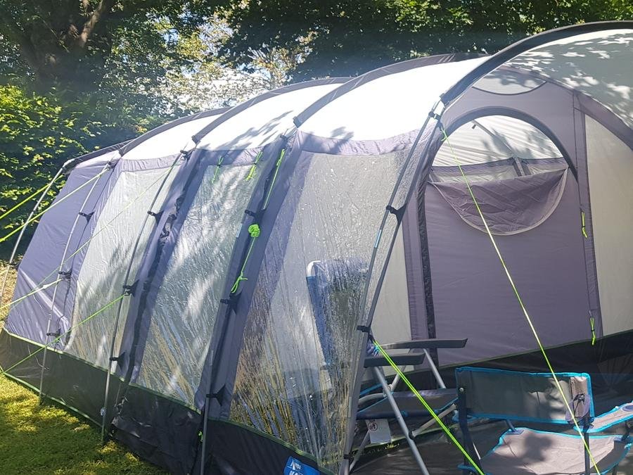 Camping Pas Cher vous présente avec son site Officiel campingpascher.fr, le Camping La Grappe Fleurie classé 5 étoiles, situé sur la commune de Fleurie dans le département Rhône (Rhône Alpes) en France. Le camping La Grappe Fleurie, vous présente un hébergement de type tente de 5 m². Le camping La Grappe Fleurie vous propose du lundi 14 septembre au lundi 21 septembre 2026 pour 7 nuits à 395.5€. Cette location propose 115 dates différentes pour réserver votre séjour. Découvrez également les 14 autres gammes d'hébergements du camping. Les Avis clients pour le Camping La Grappe Fleurie sont de 7 sur 10. Piscine chauffée, Piscine extérieure, Animation enfants, Animations familiales, Aire de jeux enfants, Baby-foot, Centre équestre, Court de tennis, Cyclisme, Flipper, Ping-pong, Piscine, Pétanque, Randonnée, Salle de jeux vidéo, Bar, Boulangerie, Bureau de tabac, Dépôt de pain, Pizzeria, Plats à emporter, Restaurant, Supermarché, Épicerie,... En savoir plus : cliquez-ICI.