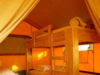 tente en toile et bois - La Grappe Fleurie photo 3