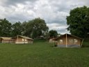 tente en toile et bois - camping La Grappe Fleurie photo 7