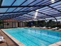 Camping Pas Cher vous présente avec son site Officiel campingpascher.fr, le Camping La Grappe Fleurie classé 5 étoiles, situé sur la commune de Fleurie dans le département Rhône (Rhône Alpes) en France. Le camping La Grappe Fleurie, vous présente un hébergement de type chalet avec climatisation. Le camping La Grappe Fleurie vous propose du sam. 12 septembre au sam. 19 septembre 2026, en promotion à -8% pour 7 nuits à 1290,14 € au lieu de 1402,33 € soit une Économie de 112,19 €. Cette location propose 69 dates différentes pour réserver votre séjour. Découvrez également les 13 autres gammes d'hébergements du camping. Les Avis clients pour le Camping La Grappe Fleurie sont de 7 sur 10. Piscine chauffée, Piscine extérieure, Animation enfants, Animations familiales, Aire de jeux enfants, Baby-foot, Centre équestre, Court de tennis, Cyclisme, Flipper, Ping-pong, Piscine, Pétanque, Randonnée, Salle de jeux vidéo, Bar, Boulangerie, Bureau de tabac, Dépôt de pain, Pizzeria, Plats à emporter, Restaurant, Supermarché, Épicerie,... En savoir plus : cliquez-ICI.