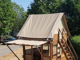 Camping Pas Cher vous présente avec son site Officiel campingpascher.fr, le Camping La Grappe Fleurie classé 5 étoiles, situé sur la commune de Fleurie dans le département Rhône (Rhône Alpes) en France. Le camping La Grappe Fleurie, vous présente un hébergement de type hébergement insolite de 8 m² pour 2 personnes. Le camping La Grappe Fleurie vous propose du sam. 30 mai au sam. 06 juin 2026, en promotion à -8% pour 7 nuits à 566,58 € au lieu de 615,85 € soit une Économie de 49,27 €. Cette location propose 107 dates différentes pour réserver votre séjour. Découvrez également les 11 autres gammes d'hébergements du camping. Les Avis clients pour le Camping La Grappe Fleurie sont de 7 sur 10. Piscine chauffée, Piscine extérieure, Animation enfants, Animations familiales, Aire de jeux enfants, Baby-foot, Centre équestre, Court de tennis, Cyclisme, Flipper, Ping-pong, Piscine, Pétanque, Randonnée, Salle de jeux vidéo, Bar, Boulangerie, Bureau de tabac, Dépôt de pain, Pizzeria, Plats à emporter, Restaurant, Supermarché, Épicerie,... En savoir plus : cliquez-ICI.