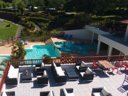 Camping Pas Cher vous présente avec son site Officiel campingpascher.fr, le Camping Biper Gorri classé 4 étoiles, situé sur la commune de Espelette dans le département Pyrénées-atlantiques (Aquitaine) en France. Le camping Biper Gorri vous propose un hébergement de type chalet de 24 m² pour 5 personnes (télévision). L'établissement vous propose 22 autres types d'hébergements. Découvrez tous nos séjours à petits prix dans la commune et aux alentours de Espelette du département : Pyrénées-atlantiques (Aquitaine). Les Avis clients pour le Camping Biper Gorri sont excellents avec une note moyenne de 8 sur 10. Piscine couverte, Piscine extérieure, Animations familiales, Club enfants, Aire de jeux enfants, Baby-foot, Canoë-kayak, Centre équestre, Court de tennis, Golf, Ping-pong, Piscine, Pétanque, Salle de fitness, Terrain multisports, Bar, Dépôt de pain, Plats à emporter, Snack/Bar, Épicerie,... En savoir plus : cliquez-ICI.
