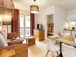 Camping Pas Cher vous présente avec son site Officiel campingpascher.fr, la Résidence Odalys Référence Mille Soleils classé 3 étoiles, située sur la commune de Font Romeu dans le département Pyrénées-orientales (Languedoc Roussillon) en France. La résidence Odalys Référence Mille Soleils, vous présente un hébergement de type studio de 22 m² et télévision. La résidence Odalys Référence Mille Soleils vous propose du sam. 11 avril au sam. 18 avril 2026 pour 7 nuits à 299€. Cette location propose 14 dates différentes pour réserver votre séjour. Découvrez également les 7 autres gammes d'hébergements de la résidence. Les Avis clients pour la Résidence Odalys Référence Mille Soleils sont de 6 sur 10. Piscine couverte, Piscine extérieure, Aire de jeux enfants, Canoë-kayak, Centre équestre, Court de tennis, Cyclisme, Golf, Parcours sportif, Pétanque, Randonnée, Salle de fitness, Trampoline, Boulangerie, Station-service, Supermarché,... En savoir plus : cliquez-ICI.