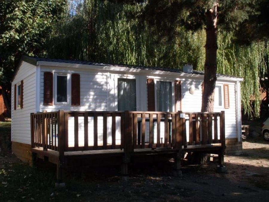 Camping Pas Cher vous présente avec son site Officiel campingpascher.fr, le Camping Les Jardins D'Estavar classé 3 étoiles, situé sur la commune de Estavar dans le département Pyrénées-orientales (Languedoc Roussillon) en France. Le camping Les Jardins D'Estavar, vous présente un hébergement de type mobil-home de 31 m² pour 5 personnes et télévision. Le camping Les Jardins D'Estavar vous propose du vendredi 05 juin au vendredi 12 juin 2026 avec un DÉPART DEMAIN pour 7 nuits à 545€. Cette location propose 41 dates différentes pour réserver votre séjour. Découvrez également les 12 autres gammes d'hébergements du camping. Les Avis clients pour le Camping Les Jardins D'Estavar sont de 7 sur 10. Piscine chauffée, Piscine extérieure, Aire de jeux enfants, Randonnée, Dépôt de pain, Pizzeria, Plats à emporter, Restaurant, Épicerie,... En savoir plus : cliquez-ICI.