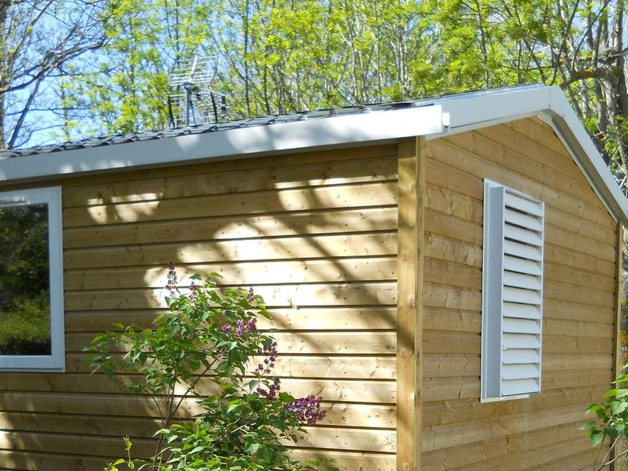 Camping Pas Cher vous présente avec son site Officiel campingpascher.fr, le Camping L'Enclave classé 3 étoiles, situé sur la commune de Estavar dans le département Pyrénées-orientales (Languedoc Roussillon) en France. Le camping L'Enclave vous propose un hébergement de type mobil-home de 28 m² (télévision). L'établissement vous propose 6 autres types d'hébergements. Découvrez tous nos séjours à petits prix dans la commune et aux alentours de Estavar du département : Pyrénées-orientales (Languedoc Roussillon). Les Avis clients pour le Camping L'Enclave sont excellents avec une note moyenne de 8 sur 10. LacRivière, Piscine couverte, Piscine extérieure, Animations familiales, Club ados, Club enfants, Aire de jeux enfants, Centre équestre, Court de tennis, Cyclisme, Golf, Parcours sportif, Ping-pong, Pétanque, Randonnée, Terrain de badminton, Terrain de football, Terrain de volley-ball,... En savoir plus : cliquez-ICI.