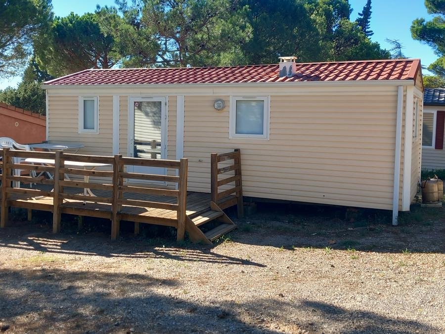 Camping Pas Cher vous présente avec son site Officiel campingpascher.fr, le Camping Le Pinada classé 3 étoiles, situé sur la commune de Fabrezan dans le département Aude (Languedoc Roussillon) en France. Le camping Le Pinada vous propose un hébergement de type mobil-home de 24 m² pour 5 personnes. Cet hébergement propose plus de 103 dates différentes pour réserver ! Pour dévouvrir la période la moins chère, consultez la rubrique 'Tarifs' et sélectionnez votre mois de départ. L'établissement vous propose 10 autres types d'hébergements. Découvrez tous nos séjours à petits prix dans la commune et aux alentours de Fabrezan du département : Aude (Languedoc Roussillon). Les Avis clients pour le Camping Le Pinada sont excellents avec une note moyenne de 8 sur 10. LacMerRivière, Piscine extérieure, Animation ados, Animation enfants, Animations familiales, Aire de jeux enfants, Baby-foot, Flipper, Ping-pong, Plongée, Pétanque, Sports nautiques, Terrain de beach-volley, Terrain multisports, Bar, Bureau de tabac, Dépôt de pain, Restaurant, Station-service, Supermarché, Épicerie,... En savoir plus : cliquez-ICI.