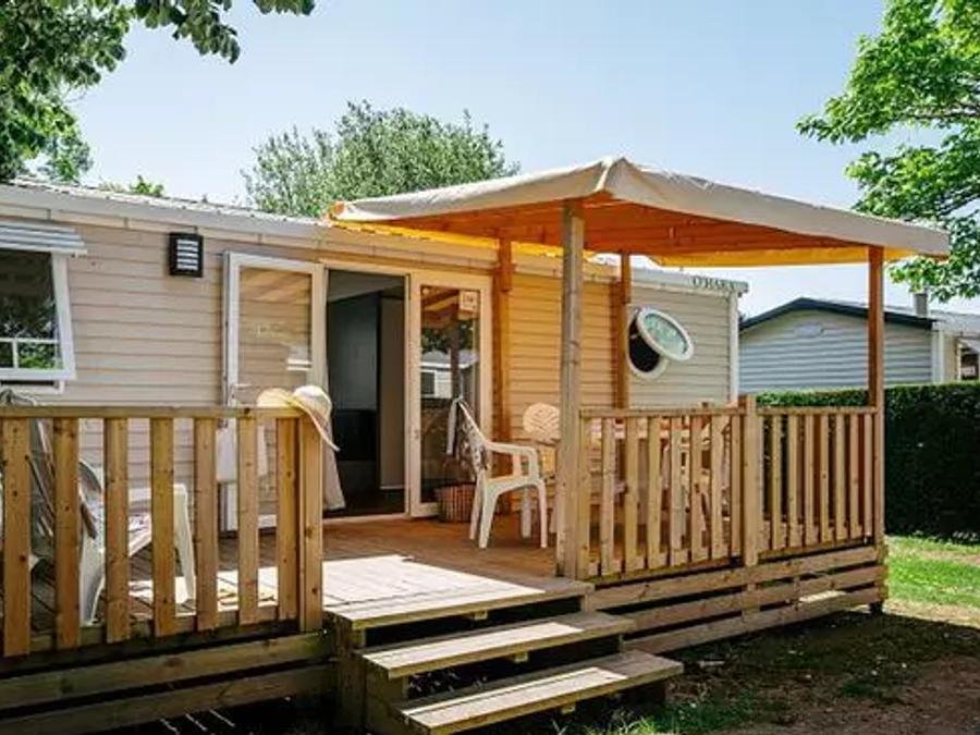 Camping Pas Cher vous présente avec son site Officiel campingpascher.fr, le Camping Bi Village classé 4 étoiles, situé sur la commune de Pula dans le département Istrie (Istrie) en Croatie. Le camping Bi Village vous propose un hébergement de type mobil-home de 34 m² avec climatisation (télévision). L'établissement vous propose 10 autres types d'hébergements. Découvrez tous nos séjours à petits prix dans la commune et aux alentours de Pula du département : Istrie (Istrie). Les Avis clients pour le Camping Bi Village sont excellents avec une note moyenne de 8 sur 10. Mer, Parc aquatique, Piscine extérieure, Animation ados, Animations familiales, Club enfants, Aire de jeux enfants, Baby-foot, Canoë-kayak, Centre équestre, Court de tennis, Escalade, Golf, Parcours sportif, Ping-pong, Piscine, Planche à voile, Plongée, Pédalo, Pétanque, Salle de fitness, Salle de jeux vidéo, Structure gonflable enfants, Surf, Terrain de beach-volley, Terrain de football, Terrain multisports, Tir à l’arc, Trampoline, Bar, Bureau de tabac, Dépôt de pain, Pizzeria, Plats à emporter, Restaurant, Snack/Bar, Épicerie,... En savoir plus : cliquez-ICI.