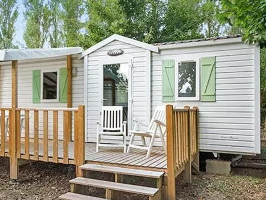 Camping Pas Cher vous présente avec son site Officiel campingpascher.fr, le Camping Bi Village classé 4 étoiles, situé sur la commune de Pula dans le département Istrie (Istrie) en Croatie. Le camping Bi Village, vous présente un hébergement de type mobil-home de 35 m² avec climatisation. Le camping Bi Village vous propose du sam. 19 septembre au sam. 26 septembre 2026, en promotion à -25% pour 7 nuits à 315 € au lieu de 420,0 € soit une Économie de 105 €. Cette location propose 36 dates différentes pour réserver votre séjour. Découvrez également les 10 autres gammes d'hébergements du camping. Les Avis clients pour le Camping Bi Village sont excellents avec une note moyenne de 8 sur 10. Mer, Parc aquatique, Piscine extérieure, Animation ados, Animations familiales, Club enfants, Aire de jeux enfants, Baby-foot, Canoë-kayak, Centre équestre, Court de tennis, Escalade, Golf, Parcours sportif, Ping-pong, Piscine, Planche à voile, Plongée, Pédalo, Pétanque, Salle de fitness, Salle de jeux vidéo, Structure gonflable enfants, Surf, Terrain de beach-volley, Terrain de football, Terrain multisports, Tir à l’arc, Trampoline, Bar, Bureau de tabac, Dépôt de pain, Pizzeria, Plats à emporter, Restaurant, Snack/Bar, Épicerie,... En savoir plus : cliquez-ICI.