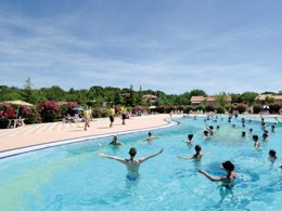 Camping Pas Cher vous présente avec son site Officiel campingpascher.fr, le Camping Bi Village classé 4 étoiles, situé sur la commune de Pula dans le département Istrie (Istrie) en Croatie. Le camping Bi Village, vous présente un hébergement de type mobil-home de 24 m² avec climatisation. Le camping Bi Village vous propose du sam. 02 mai au sam. 09 mai 2026, en promotion à -28% pour 7 nuits à 275 € au lieu de 385,0 € soit une Économie de 110 €. Cette location propose 12 dates différentes pour réserver votre séjour. Découvrez également les 10 autres gammes d'hébergements du camping. Les Avis clients pour le Camping Bi Village sont excellents avec une note moyenne de 8 sur 10. Mer, Parc aquatique, Piscine extérieure, Animation ados, Animations familiales, Club enfants, Aire de jeux enfants, Baby-foot, Canoë-kayak, Centre équestre, Court de tennis, Escalade, Golf, Parcours sportif, Ping-pong, Piscine, Planche à voile, Plongée, Pédalo, Pétanque, Salle de fitness, Salle de jeux vidéo, Structure gonflable enfants, Surf, Terrain de beach-volley, Terrain de football, Terrain multisports, Tir à l’arc, Trampoline, Bar, Bureau de tabac, Dépôt de pain, Pizzeria, Plats à emporter, Restaurant, Snack/Bar, Épicerie,... En savoir plus : cliquez-ICI.