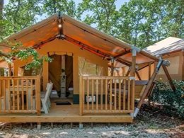 Camping Pas Cher vous présente avec son site Officiel campingpascher.fr, le Camping Bi Village classé 4 étoiles, situé sur la commune de Pula dans le département Istrie (Istrie) en Croatie. Le camping Bi Village, vous présente un hébergement de type tente en toile et bois de 35 m² pour 2 personnes. Le camping Bi Village vous propose du dimanche 17 mai au dimanche 24 mai 2026, en promotion à -28% pour 7 nuits à 208 € au lieu de 289,0 € soit une Économie de 81 €. Cette location propose 134 dates différentes pour réserver votre séjour. Découvrez également les 10 autres gammes d'hébergements du camping. Les Avis clients pour le Camping Bi Village sont excellents avec une note moyenne de 8 sur 10. Mer, Parc aquatique, Piscine extérieure, Animation ados, Animations familiales, Club enfants, Aire de jeux enfants, Baby-foot, Canoë-kayak, Centre équestre, Court de tennis, Escalade, Golf, Parcours sportif, Ping-pong, Piscine, Planche à voile, Plongée, Pédalo, Pétanque, Salle de fitness, Salle de jeux vidéo, Structure gonflable enfants, Surf, Terrain de beach-volley, Terrain de football, Terrain multisports, Tir à l’arc, Trampoline, Bar, Bureau de tabac, Dépôt de pain, Pizzeria, Plats à emporter, Restaurant, Snack/Bar, Épicerie,... En savoir plus : cliquez-ICI.