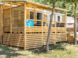 Camping Pas Cher vous présente avec son site Officiel campingpascher.fr, le Camping Bi Village classé 4 étoiles, situé sur la commune de Pula dans le département Istrie (Istrie) en Croatie. Le camping Bi Village, vous présente un hébergement de type mobil-home de 32 m² avec climatisation. Le camping Bi Village vous proposeun séjour PAS CHER avec une REMISEdu mercredi 29 avril au mercredi 06 mai 2026, en promotion à -30% pour 7 nuits à 294 € au lieu de 420,0 € soit une Économie de 126 €. Cette location propose 48 dates différentes pour réserver votre séjour. Découvrez également les 10 autres gammes d'hébergements du camping. Les Avis clients pour le Camping Bi Village sont excellents avec une note moyenne de 8 sur 10. Mer, Parc aquatique, Piscine extérieure, Animation ados, Animations familiales, Club enfants, Aire de jeux enfants, Baby-foot, Canoë-kayak, Centre équestre, Court de tennis, Escalade, Golf, Parcours sportif, Ping-pong, Piscine, Planche à voile, Plongée, Pédalo, Pétanque, Salle de fitness, Salle de jeux vidéo, Structure gonflable enfants, Surf, Terrain de beach-volley, Terrain de football, Terrain multisports, Tir à l’arc, Trampoline, Bar, Bureau de tabac, Dépôt de pain, Pizzeria, Plats à emporter, Restaurant, Snack/Bar, Épicerie,... En savoir plus : cliquez-ICI.