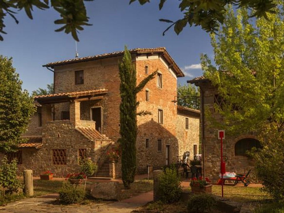 Camping Pas Cher vous présente avec son site Officiel campingpascher.fr, le Établissement Hu Norcenni Girasole Village, situé sur la commune de Figline Valdarno dans le département Florence (Toscane) en Italie. L'établissement Hu Norcenni Girasole Village vous propose un hébergement de type appartement. L'établissement vous propose 17 autres types d'hébergements. Découvrez tous nos séjours à petits prix dans la commune et aux alentours de Figline Valdarno du département : Florence (Toscane).... En savoir plus : cliquez-ICI.