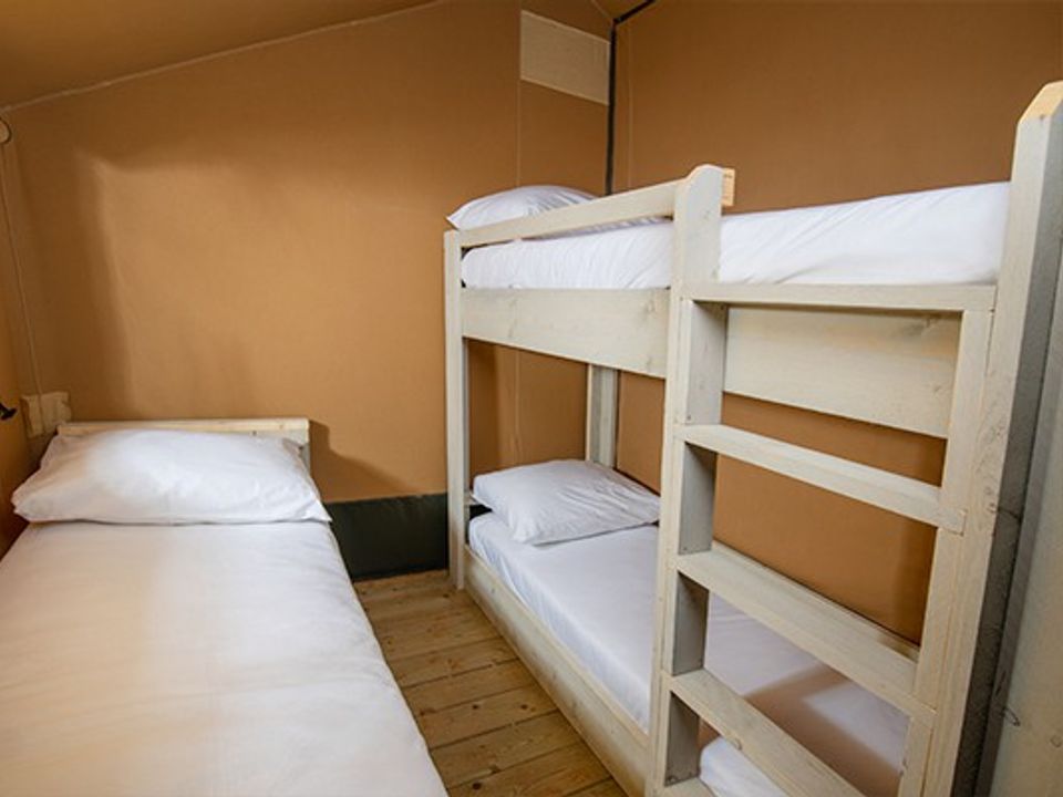 Cliquez pour découvrir toutes les photos de l'HÉBERGEMENT ! tente toile et bois - établissement Hu Norcenni Girasole Village photo 4