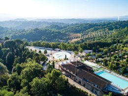 Camping Pas Cher vous présente avec son site Officiel campingpascher.fr, le Établissement Hu Norcenni Girasole Village, situé sur la commune de Figline Valdarno dans le département Florence (Toscane) en Italie. L'établissement Hu Norcenni Girasole Village vous propose un hébergement de type mobil-home de 21 m². L'établissement vous propose 17 autres types d'hébergements. Découvrez tous nos séjours à petits prix dans la commune et aux alentours de Figline Valdarno du département : Florence (Toscane).... En savoir plus : cliquez-ICI.