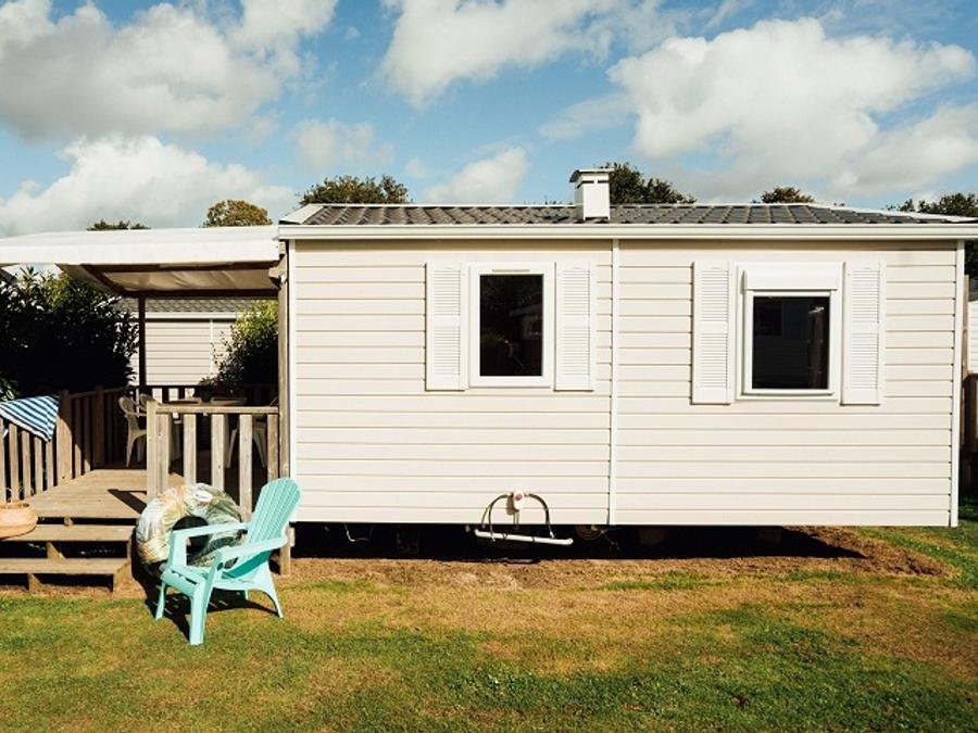 Camping Pas Cher vous présente avec son site Officiel campingpascher.fr, le Camping Kerscolper classé 3 étoiles, situé sur la commune de Fouesnant dans le département Finistère (Bretagne) en France. Le camping Kerscolper, vous présente un hébergement de type mobil-home et télévision. Le camping Kerscolper vous propose du sam. 29 août au sam. 05 septembre 2026, en promotion à -10% pour 7 nuits à 286,20 € au lieu de 318,0 € soit une Économie de 31,80 €. Cette location propose 12 dates différentes pour réserver votre séjour. Découvrez également les 9 autres gammes d'hébergements du camping. Les Avis clients pour le Camping Kerscolper sont excellents avec une note moyenne de 8 sur 10. MerÉtang, Piscine couverte, Piscine extérieure, Animations familiales, Club enfants, Aire de jeux enfants, Centre équestre, Golf, Ping-pong, Pétanque, Randonnée, Terrain de volley-ball, Trampoline, Voile, Bar, Dépôt de pain, Plats à emporter, Snack/Bar,... En savoir plus : cliquez-ICI.