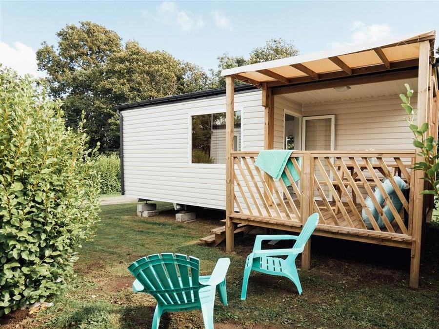 Camping Pas Cher vous présente avec son site Officiel campingpascher.fr, le Camping Kerscolper classé 3 étoiles, situé sur la commune de Fouesnant dans le département Finistère (Bretagne) en France. Le camping Kerscolper, vous présente un hébergement de type mobil-home de 27 m² pour 4 personnes et télévision. Le camping Kerscolper vous propose du jeudi 03 septembre au jeudi 10 septembre 2026, en promotion à -10% pour 7 nuits à 304,20 € au lieu de 338,0 € soit une Économie de 33,80 €. Cette location propose 10 dates différentes pour réserver votre séjour. Découvrez également les 9 autres gammes d'hébergements du camping. Les Avis clients pour le Camping Kerscolper sont excellents avec une note moyenne de 9 sur 10. MerÉtang, Piscine couverte, Piscine extérieure, Animations familiales, Club enfants, Aire de jeux enfants, Centre équestre, Golf, Ping-pong, Pétanque, Randonnée, Terrain de volley-ball, Trampoline, Voile, Bar, Dépôt de pain, Plats à emporter, Snack/Bar,... En savoir plus : cliquez-ICI.