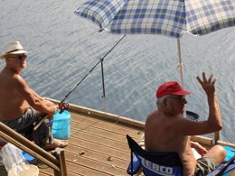 Camping Pas Cher vous présente avec son site Officiel campingpascher.fr, le Camping Les Catalpas classé 3 étoiles, situé sur la commune de Fumel dans le département Lot-et-garonne (Aquitaine) en France. Le camping Les Catalpas, vous présente un hébergement de type chalet de 20 m². Le camping Les Catalpas vous propose du sam. 11 avril au sam. 18 avril 2026 pour 7 nuits à 175€. Cette location propose 24 dates différentes pour réserver votre séjour. Découvrez également les 16 autres gammes d'hébergements du camping. Les Avis clients pour le Camping Les Catalpas sont excellents avec une note moyenne de 8 sur 10. Rivière, Piscine extérieure, Animations familiales, Aire de jeux enfants, Baby-foot, Canoë-kayak, Cyclisme, Flipper, Ping-pong, Pétanque, Randonnée, Bar, Dépôt de pain, Plats à emporter, Snack/Bar,... En savoir plus : cliquez-ICI.