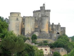 Camping Pas Cher vous présente avec son site Officiel campingpascher.fr, le Camping Les Catalpas classé 3 étoiles, situé sur la commune de Fumel dans le département Lot-et-garonne (Aquitaine) en France. Le camping Les Catalpas, vous présente un hébergement de type bungalow toilé de 25 m². Le camping Les Catalpas vous propose du sam. 09 mai au sam. 16 mai 2026 pour 7 nuits à 180€. Cette location propose 20 dates différentes pour réserver votre séjour. Découvrez également les 16 autres gammes d'hébergements du camping. Les Avis clients pour le Camping Les Catalpas sont excellents avec une note moyenne de 8 sur 10. Rivière, Piscine extérieure, Animations familiales, Aire de jeux enfants, Baby-foot, Canoë-kayak, Cyclisme, Flipper, Ping-pong, Pétanque, Randonnée, Bar, Dépôt de pain, Plats à emporter, Snack/Bar,... En savoir plus : cliquez-ICI.