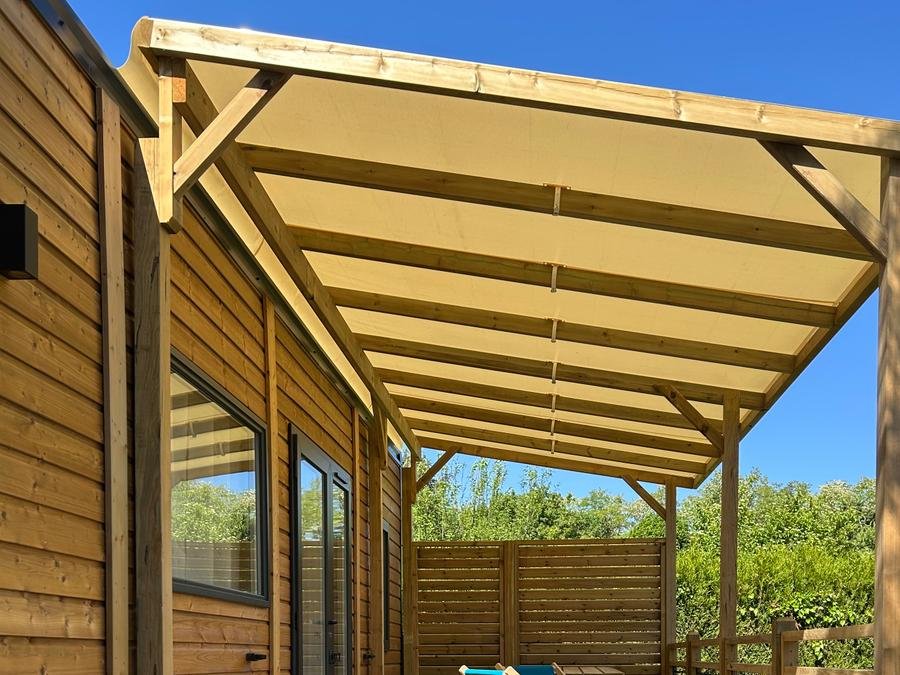 Camping Pas Cher vous présente avec son site Officiel campingpascher.fr, le Camping Les Marguerites classé 3 étoiles, situé sur la commune de Gamaches dans le département Somme (Picardie) en France. Le camping Les Marguerites, vous présente un hébergement de type mobil-home de 34 m² pour 6 personnes. Le camping Les Marguerites vous propose du vendredi 05 juin au vendredi 12 juin 2026 avec un DÉPART DEMAIN pour 7 nuits à 570€. Cette location propose 100 dates différentes pour réserver votre séjour. Découvrez également les 8 autres gammes d'hébergements du camping. Les Avis clients pour le Camping Les Marguerites sont excellents avec une note moyenne de 8 sur 10. LacMerÉtang, Piscine chauffée, Piscine couverte, Animations familiales, Aire de jeux enfants, Canoë-kayak, Cyclisme, Pédalo, Pétanque, Randonnée, Sports nautiques, Tir à l’arc, Bar, Boulangerie, Bureau de tabac, Dépôt de pain, Snack/Bar, Supermarché, Épicerie,... En savoir plus : cliquez-ICI.