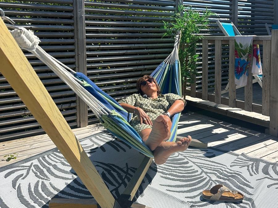Camping Pas Cher vous présente avec son site Officiel campingpascher.fr, le Camping Kersentic classé 4 étoiles, situé sur la commune de Fouesnant dans le département Finistère (Bretagne) en France. Le camping Kersentic, vous présente un hébergement de type mobil-home de 34 m² pour 4 personnes et télévision. Le camping Kersentic vous propose du sam. 04 juillet au sam. 11 juillet 2026 pour 7 nuits à 1001€. Cette location propose 1 dates différentes pour réserver votre séjour. Découvrez également les 23 autres gammes d'hébergements du camping. Les Avis clients pour le Camping Kersentic sont excellents avec une note moyenne de 9 sur 10. Piscine couverte, Piscine extérieure, Animations familiales, Club enfants, Aire de jeux enfants, Canoë-kayak, Court de tennis, Paddle, Ping-pong, Pétanque, Sports nautiques, Terrain multisports, Bar, Dépôt de pain, Pizzeria, Plats à emporter, Snack/Bar, Supermarché, Épicerie,... En savoir plus : cliquez-ICI.