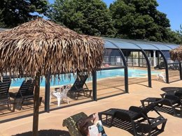 Camping Pas Cher vous présente avec son site Officiel campingpascher.fr, le Camping Kersentic classé 4 étoiles, situé sur la commune de Fouesnant dans le département Finistère (Bretagne) en France. Le camping Kersentic vous propose un hébergement de type mobil-home de 29 m² pour 4 personnes (télévision). L'établissement vous propose 22 autres types d'hébergements. Découvrez tous nos séjours à petits prix dans la commune et aux alentours de Fouesnant du département : Finistère (Bretagne). Les Avis clients pour le Camping Kersentic sont excellents avec une note moyenne de 9 sur 10. Piscine couverte, Piscine extérieure, Animations familiales, Club enfants, Aire de jeux enfants, Canoë-kayak, Court de tennis, Paddle, Ping-pong, Pétanque, Sports nautiques, Terrain multisports, Bar, Dépôt de pain, Pizzeria, Plats à emporter, Snack/Bar, Supermarché, Épicerie,... En savoir plus : cliquez-ICI.