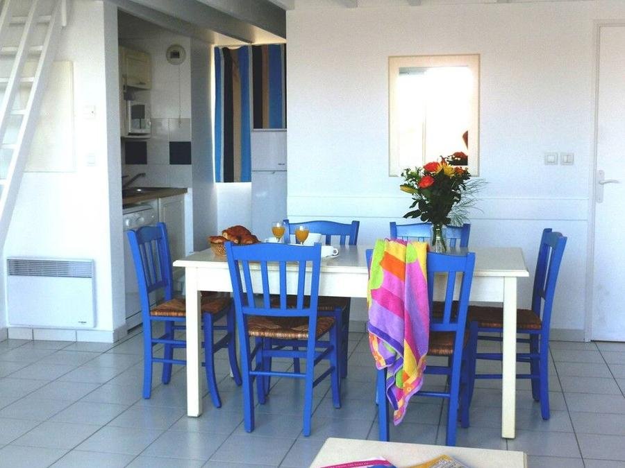 Camping Pas Cher vous présente avec son site Officiel campingpascher.fr, la Résidence Odalys Référence Les Terrasses De Fort Boyard, située sur la commune de Fouras dans le département Charente-maritime (Poitou Charentes) en France. La résidence Odalys Référence Les Terrasses De Fort Boyard, vous présente un hébergement de type appartement de 48 m² et télévision. La résidence Odalys Référence Les Terrasses De Fort Boyard vous proposeun séjour PAS CHER avec une REMISEdu sam. 04 juillet au sam. 11 juillet 2026, en promotion à -30% pour 7 nuits à 1203,30 € au lieu de 1719,0 € soit une Économie de 515,70 €. Cette location propose 14 dates différentes pour réserver votre séjour. Découvrez également les 10 autres gammes d'hébergements de la résidence. Les Avis clients pour la Résidence Odalys Référence Les Terrasses De Fort Boyard sont de 7 sur 10. Piscine extérieure, Canoë-kayak, Centre équestre, Court de tennis, Cyclisme, Golf, Plongée, Randonnée, Surf, Boulangerie, Station-service, Supermarché,... En savoir plus : cliquez-ICI.