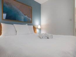 Camping Pas Cher vous présente avec son site Officiel campingpascher.fr, la Résidence Odalys Référence Les Terrasses De Fort Boyard, située sur la commune de Fouras dans le département Charente-maritime (Poitou Charentes) en France. La résidence Odalys Référence Les Terrasses De Fort Boyard, vous présente un hébergement de type appartement de 38 m² pour 2 personnes et télévision. La résidence Odalys Référence Les Terrasses De Fort Boyard vous propose du sam. 26 septembre au sam. 03 octobre 2026 pour 7 nuits à 449€. Cette location propose 23 dates différentes pour réserver votre séjour. Découvrez également les 10 autres gammes d'hébergements de la résidence. Les Avis clients pour la Résidence Odalys Référence Les Terrasses De Fort Boyard sont de 7 sur 10. Piscine extérieure, Canoë-kayak, Centre équestre, Court de tennis, Cyclisme, Golf, Plongée, Randonnée, Surf, Boulangerie, Station-service, Supermarché,... En savoir plus : cliquez-ICI.