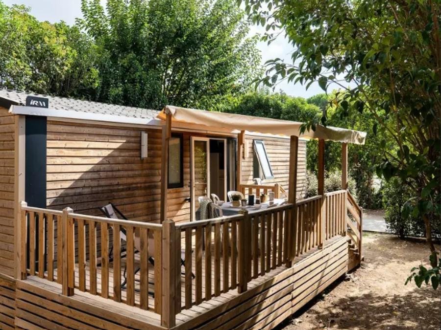 Camping Pas Cher vous présente avec son site Officiel campingpascher.fr, le Camping Sandaya La Barque classé 4 étoiles, situé sur la commune de Fréjus dans le département Var (Provence Alpes Côte D'azur) en France. Le camping Sandaya La Barque, vous présente un hébergement de type mobil-home de 38 m² pour 8 personnes avec climatisation et télévision. Le camping Sandaya La Barque vous proposeun séjour PAS CHER avec une REMISEdu dimanche 07 juin au dimanche 14 juin 2026, en promotion à -45% pour 7 nuits à 239 € au lieu de 434,55 € soit une Économie de 195,55 €. Cette location propose 22 dates différentes pour réserver votre séjour. Découvrez également les 5 autres gammes d'hébergements du camping. Les Avis clients pour le Camping Sandaya La Barque sont de 7 sur 10. Piscine chauffée, Piscine extérieure, Animations familiales, Aire de jeux enfants, Baby-foot, Canoë-kayak, Centre équestre, Court de tennis, Golf, Plongée, Pétanque, Terrain de football, Bar, Restaurant, Snack/Bar,... En savoir plus : cliquez-ICI.