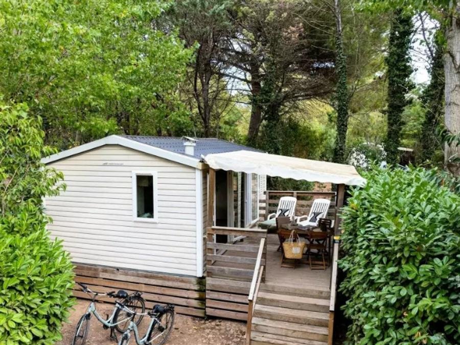Camping Pas Cher vous présente avec son site Officiel campingpascher.fr, le Camping Sandaya La Barque classé 4 étoiles, situé sur la commune de Fréjus dans le département Var (Provence Alpes Côte D'azur) en France. Le camping Sandaya La Barque, vous présente un hébergement de type mobil-home de 28 m² pour 4 personnes avec climatisation et télévision. Le camping Sandaya La Barque vous proposeun séjour PAS CHER avec une REMISEdu sam. 12 septembre au sam. 19 septembre 2026, en promotion à -35% pour 7 nuits à 319 € au lieu de 490,77 € soit une Économie de 171,77 €. Cette location propose 26 dates différentes pour réserver votre séjour. Découvrez également les 5 autres gammes d'hébergements du camping. Les Avis clients pour le Camping Sandaya La Barque sont de 7 sur 10. Piscine chauffée, Piscine extérieure, Animations familiales, Aire de jeux enfants, Baby-foot, Canoë-kayak, Centre équestre, Court de tennis, Golf, Plongée, Pétanque, Terrain de football, Bar, Restaurant, Snack/Bar,... En savoir plus : cliquez-ICI.