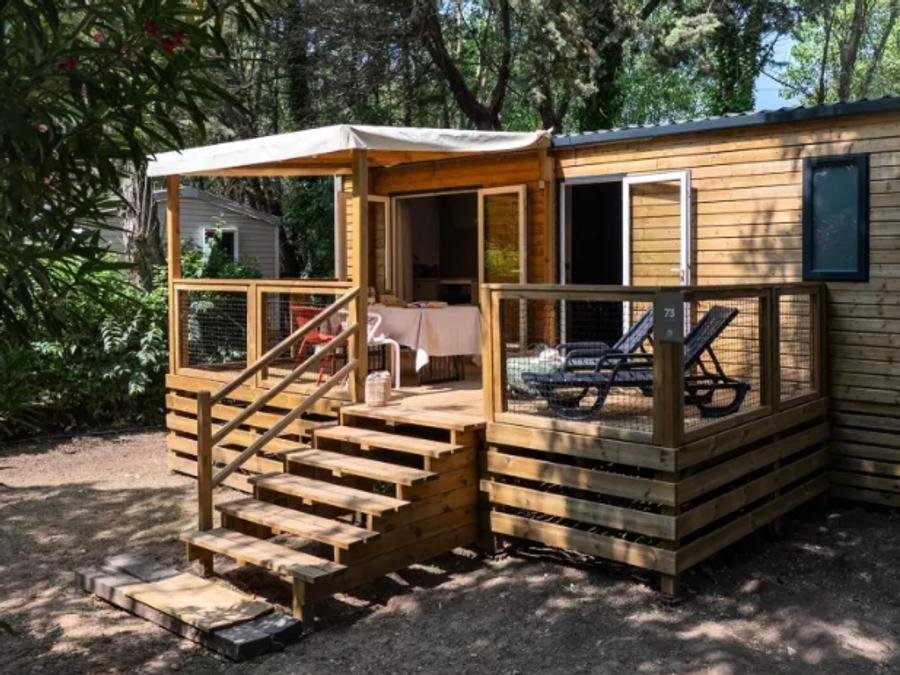 Camping Pas Cher vous présente avec son site Officiel campingpascher.fr, le Camping Sandaya La Barque classé 4 étoiles, situé sur la commune de Fréjus dans le département Var (Provence Alpes Côte D'azur) en France. Le camping Sandaya La Barque, vous présente un hébergement de type mobil-home de 29 m² pour 4 personnes avec climatisation et télévision. Le camping Sandaya La Barque vous proposeun séjour PAS CHER avec une REMISEdu sam. 13 juin au sam. 20 juin 2026, en promotion à -45% pour 7 nuits à 209 € au lieu de 380,0 € soit une Économie de 171 €. Cette location propose 17 dates différentes pour réserver votre séjour. Découvrez également les 5 autres gammes d'hébergements du camping. Les Avis clients pour le Camping Sandaya La Barque sont de 7 sur 10. Piscine chauffée, Piscine extérieure, Animations familiales, Aire de jeux enfants, Baby-foot, Canoë-kayak, Centre équestre, Court de tennis, Golf, Plongée, Pétanque, Terrain de football, Bar, Restaurant, Snack/Bar,... En savoir plus : cliquez-ICI.