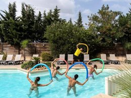 Camping Pas Cher vous présente avec son site Officiel campingpascher.fr, le Camping Sandaya La Barque classé 4 étoiles, situé sur la commune de Fréjus dans le département Var (Provence Alpes Côte D'azur) en France. Le camping Sandaya La Barque, vous présente un hébergement de type mobil-home de 29 m² pour 4 personnes avec climatisation et télévision. Le camping Sandaya La Barque vous proposeun séjour PAS CHER avec une REMISEdu sam. 16 mai au sam. 23 mai 2026, en promotion à -35% pour 7 nuits à 429 € au lieu de 660,0 € soit une Économie de 231 €. Cette location propose 14 dates différentes pour réserver votre séjour. Découvrez également les 5 autres gammes d'hébergements du camping. Les Avis clients pour le Camping Sandaya La Barque sont de 7 sur 10. Piscine chauffée, Piscine extérieure, Animations familiales, Aire de jeux enfants, Baby-foot, Canoë-kayak, Centre équestre, Court de tennis, Golf, Plongée, Pétanque, Terrain de football, Bar, Restaurant, Snack/Bar,... En savoir plus : cliquez-ICI.