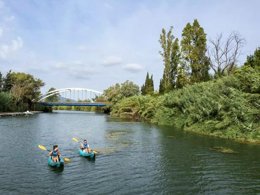 Camping Pas Cher vous présente avec son site Officiel campingpascher.fr, le Camping Sandaya La Barque classé 4 étoiles, situé sur la commune de Fréjus dans le département Var (Provence Alpes Côte D'azur) en France. Le camping Sandaya La Barque, vous présente un hébergement de type mobil-home de 29 m² avec climatisation et télévision. Le camping Sandaya La Barque vous propose du jeudi 07 mai au jeudi 14 mai 2026, en promotion à -20% pour 7 nuits à 378,40 € au lieu de 473,0 € soit une Économie de 94,60 €. Cette location propose 94 dates différentes pour réserver votre séjour. Découvrez également les 13 autres gammes d'hébergements du camping. Les Avis clients pour le Camping Sandaya La Barque sont de 7 sur 10. Piscine chauffée, Piscine extérieure, Animations familiales, Aire de jeux enfants, Baby-foot, Canoë-kayak, Centre équestre, Court de tennis, Golf, Plongée, Pétanque, Terrain de football, Bar, Restaurant, Snack/Bar,... En savoir plus : cliquez-ICI.
