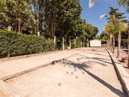 Camping Pas Cher vous présente avec son site Officiel campingpascher.fr, le Camping Sandaya La Barque classé 4 étoiles, situé sur la commune de Fréjus dans le département Var (Provence Alpes Côte D'azur) en France. Le camping Sandaya La Barque, vous présente un hébergement de type mobil-home de 32 m² pour 6 personnes avec climatisation et télévision. Le camping Sandaya La Barque vous proposeun séjour PAS CHER avec une REMISEdu sam. 09 mai au sam. 16 mai 2026, en promotion à -35% pour 7 nuits à 449 € au lieu de 690,77 € soit une Économie de 241,77 €. Cette location propose 16 dates différentes pour réserver votre séjour. Découvrez également les 5 autres gammes d'hébergements du camping. Les Avis clients pour le Camping Sandaya La Barque sont de 7 sur 10. Piscine chauffée, Piscine extérieure, Animations familiales, Aire de jeux enfants, Baby-foot, Canoë-kayak, Centre équestre, Court de tennis, Golf, Plongée, Pétanque, Terrain de football, Bar, Restaurant, Snack/Bar,... En savoir plus : cliquez-ICI.