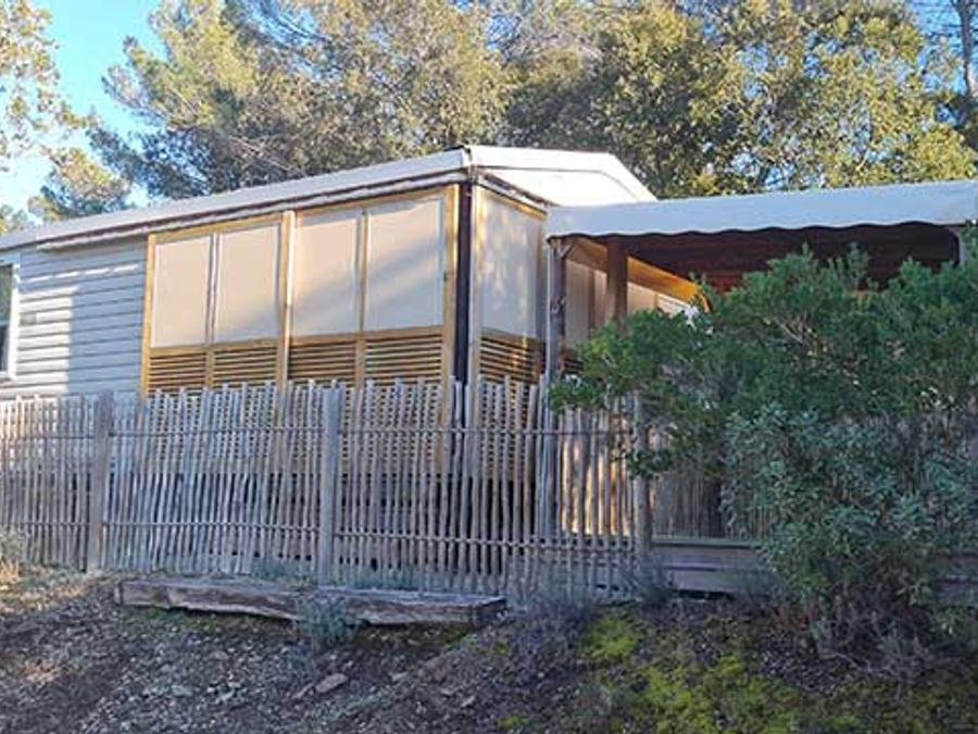 Camping Pas Cher vous présente avec son site Officiel campingpascher.fr, le Camping La Pierre Verte classé 4 étoiles, situé sur la commune de Fréjus dans le département Var (Provence Alpes Côte D'azur) en France. Le camping La Pierre Verte vous propose un hébergement de type mobil-home de 30 m² pour 5 personnes avec climatisation (télévision). L'établissement vous propose 12 autres types d'hébergements. Découvrez tous nos séjours à petits prix dans la commune et aux alentours de Fréjus du département : Var (Provence Alpes Côte D'azur). Les Avis clients pour le Camping La Pierre Verte sont excellents avec une note moyenne de 8 sur 10. Lagon, Parc aquatique, Piscine extérieure, Animation enfants, Animations familiales, Club ados, Club enfants, Aire de jeux enfants, Centre équestre, Court de padel couvert, Court de tennis, Golf, Jet-ski, Paddle, Parcours sportif, Ping-pong, Piscine, Plongée, Pétanque, Randonnée, Salle de fitness, Structure gonflable enfants, Terrain de badminton, Terrain de beach-volley, Terrain multisports, Tir à l’arc, kiteSurf, Bar, Dépôt de pain, Plats à emporter, Restaurant, Snack/Bar, Supermarché, Épicerie,... En savoir plus : cliquez-ICI.