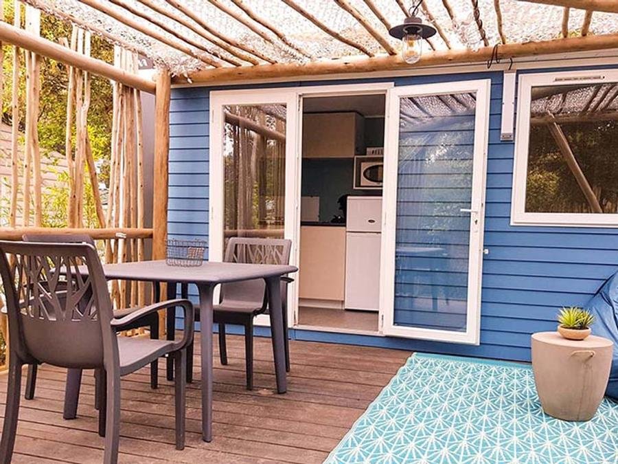 Camping Pas Cher vous présente avec son site Officiel campingpascher.fr, le Camping La Pierre Verte classé 4 étoiles, situé sur la commune de Fréjus dans le département Var (Provence Alpes Côte D'azur) en France. Le camping La Pierre Verte, vous présente un hébergement de type mobil-home de 18 m² pour 2 personnes avec climatisation et télévision. Le camping La Pierre Verte vous propose du sam. 12 septembre au sam. 19 septembre 2026, en promotion à -14% pour 7 nuits à 380,80 € au lieu de 448,0 € soit une Économie de 67,20 €. Cette location propose 12 dates différentes pour réserver votre séjour. Découvrez également les 10 autres gammes d'hébergements du camping. Les Avis clients pour le Camping La Pierre Verte sont excellents avec une note moyenne de 8 sur 10. Lagon, Parc aquatique, Piscine extérieure, Animation enfants, Animations familiales, Club ados, Club enfants, Aire de jeux enfants, Centre équestre, Court de padel couvert, Court de tennis, Golf, Jet-ski, Paddle, Parcours sportif, Ping-pong, Piscine, Plongée, Pétanque, Randonnée, Salle de fitness, Structure gonflable enfants, Terrain de badminton, Terrain de beach-volley, Terrain multisports, Tir à l’arc, kiteSurf, Bar, Dépôt de pain, Plats à emporter, Restaurant, Snack/Bar, Supermarché, Épicerie,... En savoir plus : cliquez-ICI.