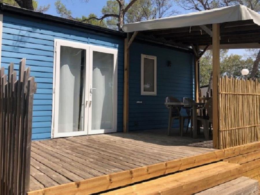 Camping Pas Cher vous présente avec son site Officiel campingpascher.fr, le Camping La Pierre Verte classé 4 étoiles, situé sur la commune de Fréjus dans le département Var (Provence Alpes Côte D'azur) en France. Le camping La Pierre Verte, vous présente un hébergement de type mobil-home pour 4 personnes avec climatisation et télévision. Le camping La Pierre Verte vous propose du sam. 12 septembre au sam. 19 septembre 2026, en promotion à -14% pour 7 nuits à 410,55 € au lieu de 483,0 € soit une Économie de 72,45 €. Cette location propose 13 dates différentes pour réserver votre séjour. Découvrez également les 1 autres gammes d'hébergements du camping. Les Avis clients pour le Camping La Pierre Verte sont excellents avec une note moyenne de 8 sur 10. Lagon, Parc aquatique, Piscine extérieure, Animation enfants, Animations familiales, Club ados, Club enfants, Aire de jeux enfants, Centre équestre, Court de padel couvert, Court de tennis, Golf, Jet-ski, Paddle, Parcours sportif, Ping-pong, Piscine, Plongée, Pétanque, Randonnée, Salle de fitness, Structure gonflable enfants, Terrain de badminton, Terrain de beach-volley, Terrain multisports, Tir à l’arc, kiteSurf, Bar, Dépôt de pain, Plats à emporter, Restaurant, Snack/Bar, Supermarché, Épicerie,... En savoir plus : cliquez-ICI.