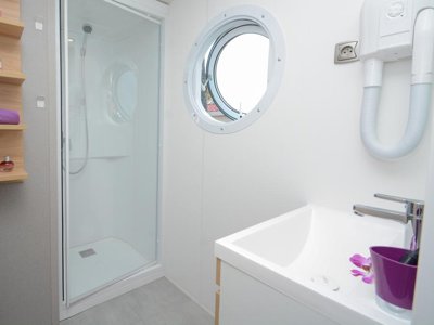 Cliquez pour découvrir toutes les photos de l'HÉBERGEMENT ! mobil-home - La Pierre Verte photo 4
