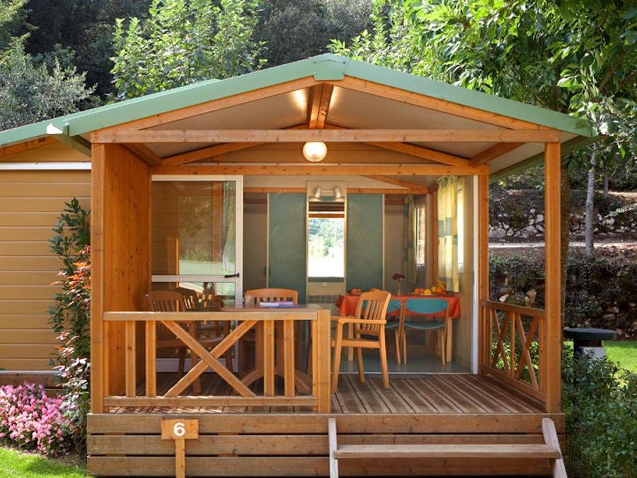 Camping Pas Cher vous présente avec son site Officiel campingpascher.fr, le Camping TAIGA Bassegoda Park Albanya classé 4 étoiles, situé sur la commune de Albanya dans le département Gérone (Catalogne) en Espagne. Le camping TAIGA Bassegoda Park Albanya, vous présente un hébergement de type bungalow pour 5 personnes avec climatisation et télévision. Le camping TAIGA Bassegoda Park Albanya vous propose du sam. 06 juin au sam. 13 juin 2026 avec une PROMO de DERNIÈRE MINUTE, en promotion à -10% pour 7 nuits à 774 € au lieu de 862,80 € soit une Économie de 88,80 €. Cette location propose 44 dates différentes pour réserver votre séjour. Découvrez également les 3 autres gammes d'hébergements du camping. Les Avis clients pour le Camping TAIGA Bassegoda Park Albanya sont excellents avec une note moyenne de 9 sur 10. Piscine extérieure, Animation enfants, Animations familiales, Aire de jeux enfants, Baby-foot, Escalade, Piscine, Pétanque, Salle de jeux vidéo, Terrain de volley-ball, Terrain multisports, Bar, Dépôt de pain, Restaurant, Snack/Bar, Supermarché, Épicerie,... En savoir plus : cliquez-ICI.