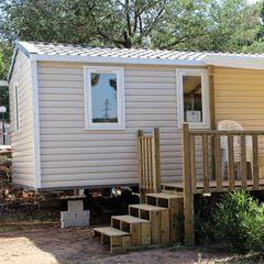 Camping Pas Cher vous présente avec son site Officiel campingpascher.fr, le Camping Site De Gorge Vent classé 3 étoiles, situé sur la commune de Fréjus dans le département Var (Provence Alpes Côte D'azur) en France. Le camping Site De Gorge Vent, vous présente un hébergement de type mobil-home de 28 m² pour 6 personnes avec climatisation et télévision. Le camping Site De Gorge Vent vous propose du sam. 02 mai au sam. 09 mai 2026 pour 7 nuits à 630€. Cette location propose 97 dates différentes pour réserver votre séjour. Découvrez également les 7 autres gammes d'hébergements du camping. Les Avis clients pour le Camping Site De Gorge Vent sont excellents avec une note moyenne de 8 sur 10. Mer, Piscine extérieure, Animations familiales, Club ados, Club enfants, Aire de jeux enfants, Cyclisme, Jet-ski, Parcours sportif, Ping-pong, Plongée, Pétanque, Randonnée, Structure gonflable enfants, Terrain de badminton, Terrain de volley-ball, Bar, Dépôt de pain, Plats à emporter, Restaurant, Snack/Bar, Supermarché,... En savoir plus : cliquez-ICI.