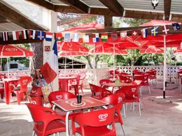 Camping Pas Cher vous présente avec son site Officiel campingpascher.fr, le Camping Les Amandiers classé 4 étoiles, situé sur la commune de Gallargues Le Montueux dans le département Gard (Languedoc Roussillon) en France. Le camping Les Amandiers, vous présente un hébergement de type mobil-home. Le camping Les Amandiers vous proposeun séjour PAS CHER avec une REMISEdu sam. 13 juin au sam. 20 juin 2026, en promotion à -70% pour 7 nuits à 219 € au lieu de 736,0 € soit une Économie de 517 €. Cette location propose 22 dates différentes pour réserver votre séjour. Découvrez également les 1 autres gammes d'hébergements du camping. Les Avis clients pour le Camping Les Amandiers sont de 7 sur 10. Piscine extérieure, Animations familiales, Club enfants, Aire de jeux enfants, Canoë-kayak, Centre équestre, Court de tennis, Golf, Ping-pong, Piscine, Pétanque, Randonnée, Terrain de football, Terrain de volley-ball, Bar, Dépôt de pain, Pizzeria, Plats à emporter, Snack/Bar, Supermarché,... En savoir plus : cliquez-ICI.