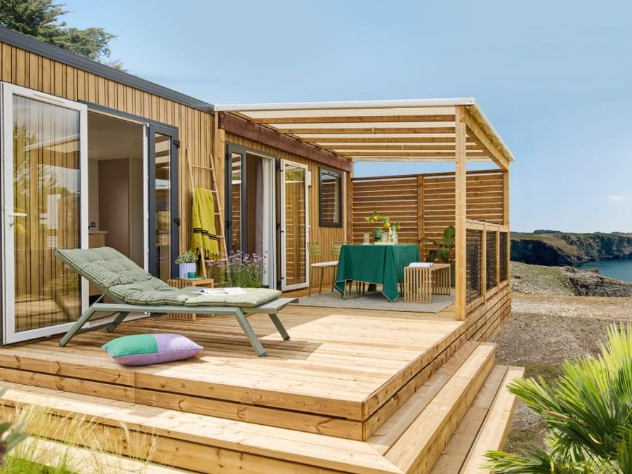 Camping Pas Cher vous présente avec son site Officiel campingpascher.fr, le Camping Flower La Steniole classé 4 étoiles, situé sur la commune de Granges Sur Vologne dans le département Vosges (Lorraine) en France. Le camping Flower La Steniole, vous présente un hébergement de type bungalow de 30 m² pour 4 personnes et télévision. Le camping Flower La Steniole vous propose du mardi 09 juin au mardi 16 juin 2026 pour 7 nuits à 764.75€. Cette location propose 6 dates différentes pour réserver votre séjour. Découvrez également les 13 autres gammes d'hébergements du camping. Les Avis clients pour le Camping Flower La Steniole sont excellents avec une note moyenne de 8 sur 10. Étang, Piscine chauffée, Piscine couverte, Animation ados, Animation enfants, Animations familiales, Club enfants, Aire de jeux enfants, Centre équestre, Court de tennis, Parcours sportif, Ping-pong, Pétanque, Randonnée, Structure gonflable enfants, Terrain de football, Terrain de volley-ball, Tir à l’arc, Trampoline, Bar, Dépôt de pain, Pizzeria, Épicerie,... En savoir plus : cliquez-ICI.