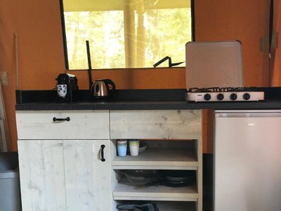 Cliquez pour découvrir toutes les photos de l'HÉBERGEMENT ! tente en toile et bois - Flower La Steniole photo 4