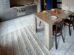 Camping Pas Cher vous présente avec son site Officiel campingpascher.fr, le Camping Flower La Steniole classé 4 étoiles, situé sur la commune de Granges Sur Vologne dans le département Vosges (Lorraine) en France. Le camping Flower La Steniole, vous présente un hébergement de type studio de 35 m² pour 2 personnes et télévision. Le camping Flower La Steniole vous propose du mardi 07 avril au mardi 14 avril 2026 pour 7 nuits à 442.75€. Cette location propose 108 dates différentes pour réserver votre séjour. Découvrez également les 13 autres gammes d'hébergements du camping. Les Avis clients pour le Camping Flower La Steniole sont excellents avec une note moyenne de 8 sur 10. Étang, Piscine chauffée, Piscine couverte, Animation ados, Animation enfants, Animations familiales, Club enfants, Aire de jeux enfants, Centre équestre, Court de tennis, Parcours sportif, Ping-pong, Pétanque, Randonnée, Structure gonflable enfants, Terrain de football, Terrain de volley-ball, Tir à l’arc, Trampoline, Bar, Dépôt de pain, Pizzeria, Épicerie,... En savoir plus : cliquez-ICI.