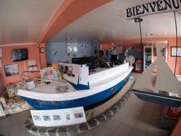 Camping Pas Cher vous présente avec son site Officiel campingpascher.fr, le Camping Des Dunes classé 4 étoiles, situé sur la commune de Gravelines dans le département Nord (Nord Pas De Calais) en France. Le camping Des Dunes, vous présente un hébergement de type mobil-home pour 6 personnes et télévision. Le camping Des Dunes vous propose du lundi 23 mars au lundi 30 mars 2026 pour 7 nuits à 805€. Cette location propose 94 dates différentes pour réserver votre séjour. Découvrez également les 11 autres gammes d'hébergements du camping. Les Avis clients pour le Camping Des Dunes sont excellents avec une note moyenne de 8 sur 10. Mer, Piscine chauffée, Piscine couverte, Club enfants, Aire de jeux enfants, Baby-foot, Cyclisme, Flipper, Ping-pong, Pétanque, Randonnée, Salle de jeux vidéo, Bar, Snack/Bar, Épicerie,... En savoir plus : cliquez-ICI.