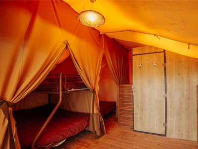 Cliquez pour découvrir toutes les photos de l'HÉBERGEMENT ! tente en toile et bois - Alannia Guardamar photo 7