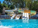 Camping Pas Cher vous présente avec son site Officiel campingpascher.fr, le Camping La Presqu'Ile De Giens classé 4 étoiles, situé sur la commune de Giens dans le département Var (Provence Alpes Côte D'azur) en France. Le camping La Presqu'Ile De Giens vous propose un hébergement de type appartement de 35 m² pour 2 personnes avec climatisation (télévision). L'établissement vous propose 4 autres types d'hébergements. Découvrez tous nos séjours à petits prix dans la commune et aux alentours de Giens du département : Var (Provence Alpes Côte D'azur). Les Avis clients pour le Camping La Presqu'Ile De Giens sont de 7 sur 10. Mer, Piscine chauffée, Piscine extérieure, Animations familiales, Club enfants, Aire de jeux enfants, Canoë-kayak, Cyclisme, Paddle, Ping-pong, Plongée, Pétanque, Randonnée, Terrain de football, Terrain de volley-ball, Supermarché,... En savoir plus : cliquez-ICI.